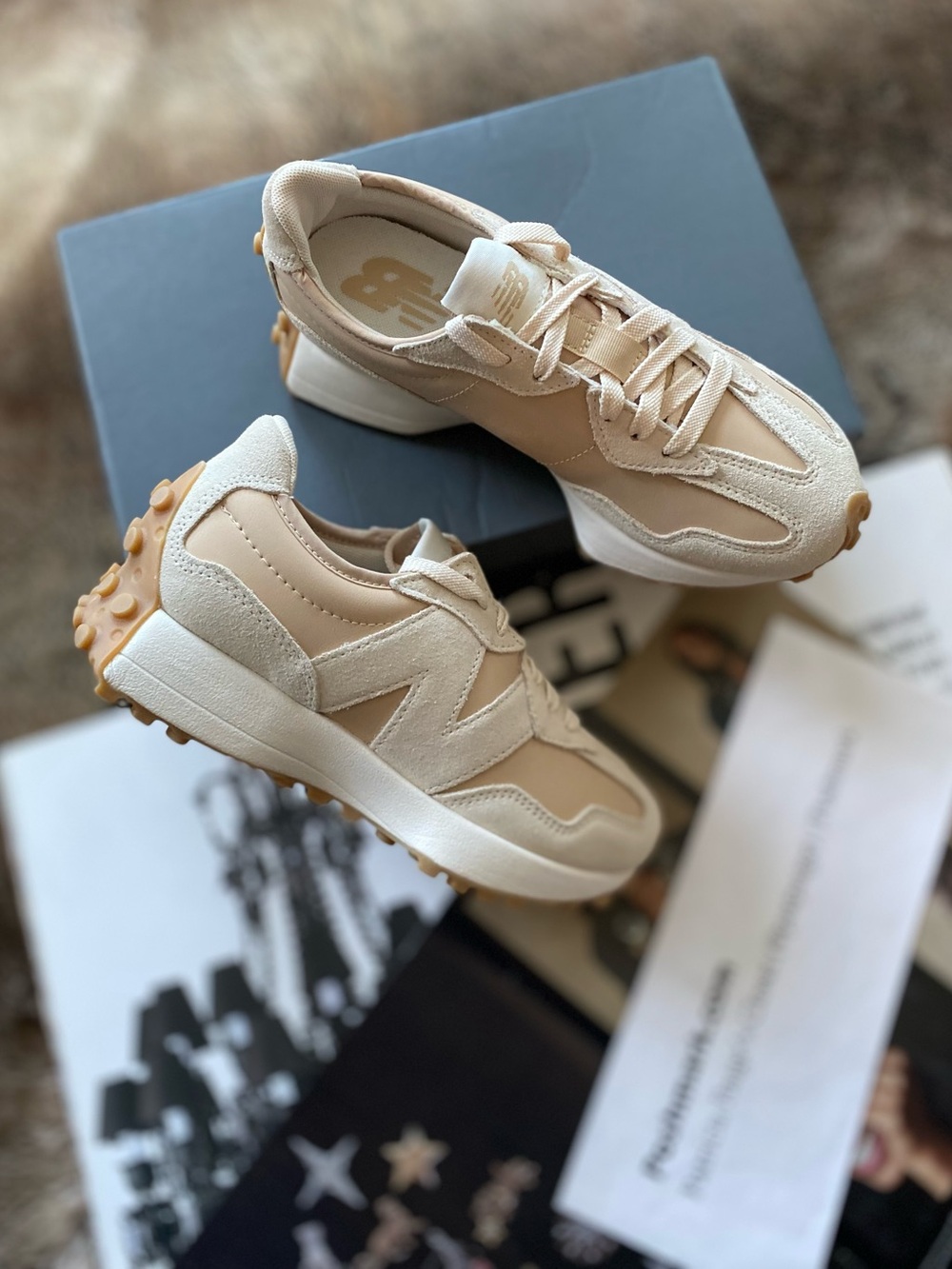 New Balance 327 Sneakers - Picture 6 of 14